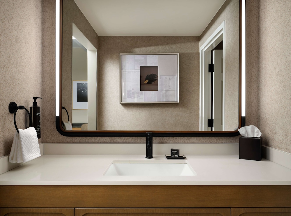Hotel Flor Tampa Downtown, Tapestry Collection by Hilton — Hotel rooms in Tampa, Florida