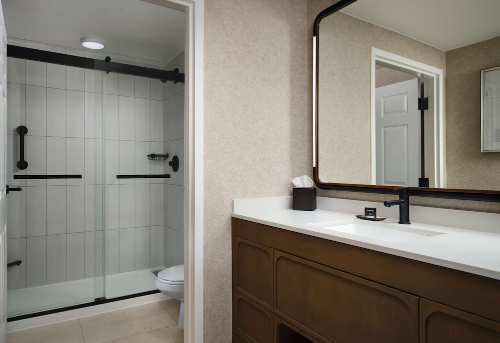 Hotel Flor Tampa Downtown, Tapestry Collection by Hilton — Hotel rooms in Tampa, Florida