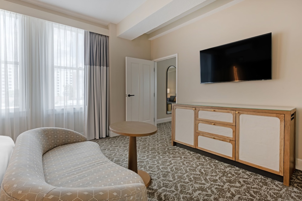 Hotel Flor Tampa Downtown, Tapestry Collection by Hilton — Hotel rooms in Tampa, Florida