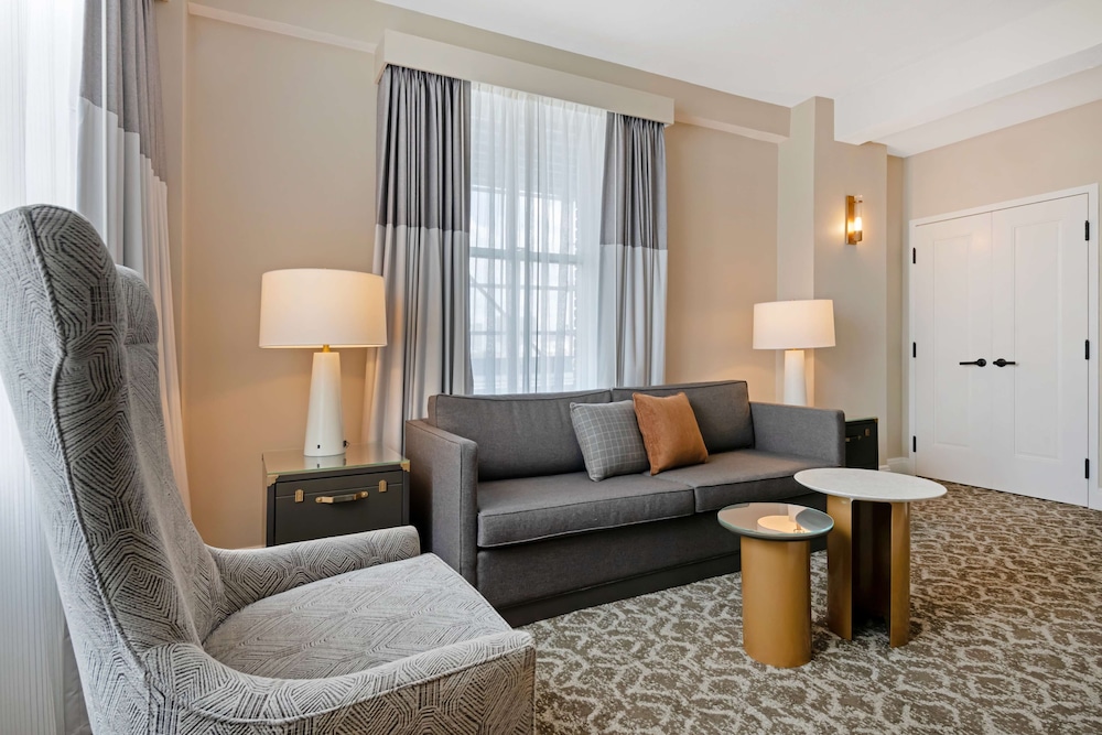 Hotel Flor Tampa Downtown, Tapestry Collection by Hilton — Hotel rooms in Tampa, Florida