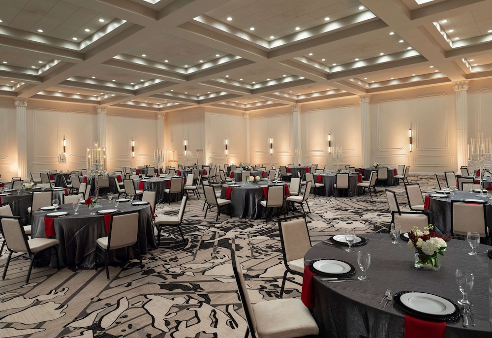 Hotel Flor Tampa Downtown, Tapestry Collection by Hilton — Restaurant & bars in Tampa, Florida