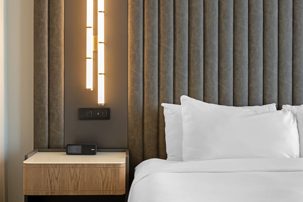 Hotel Flor Tampa Downtown, Tapestry Collection by Hilton — Hotel rooms in Tampa, Florida