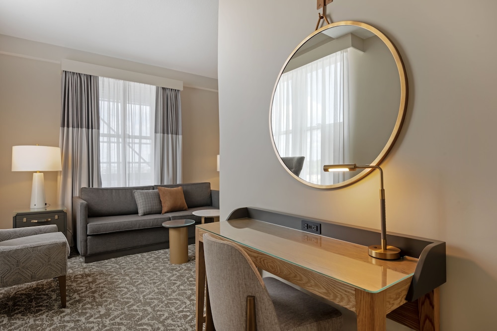 Hotel Flor Tampa Downtown, Tapestry Collection by Hilton — Hotel rooms in Tampa, Florida