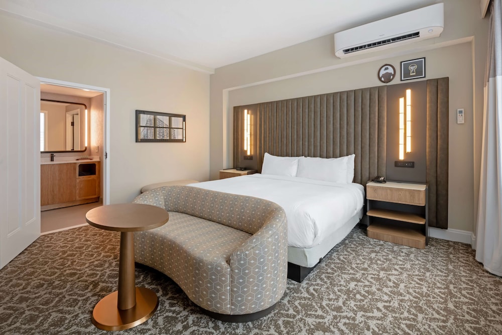 Hotel Flor Tampa Downtown, Tapestry Collection by Hilton — Hotel rooms in Tampa, Florida