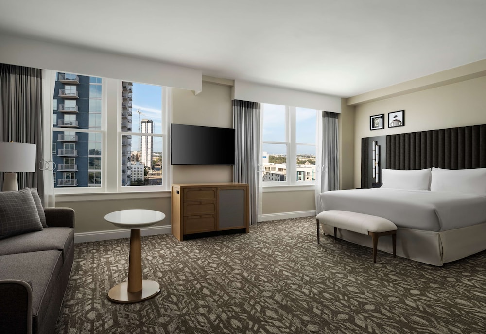 Hotel Flor Tampa Downtown, Tapestry Collection by Hilton — Hotel rooms in Tampa, Florida