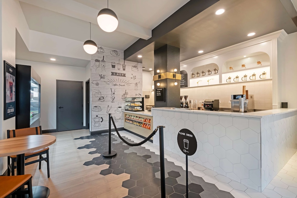 Hotel Flor Tampa Downtown, Tapestry Collection by Hilton — Restaurant & bars in Tampa, Florida