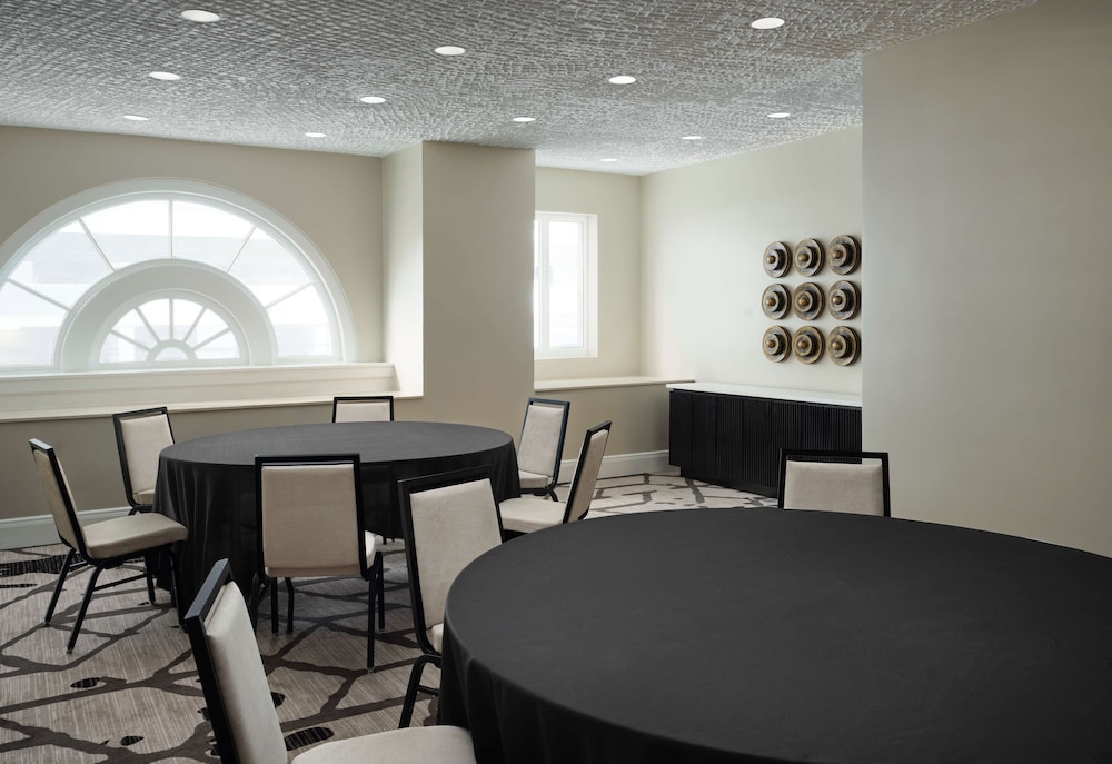 Hotel Flor Tampa Downtown, Tapestry Collection by Hilton — Hotel building in Tampa, Florida