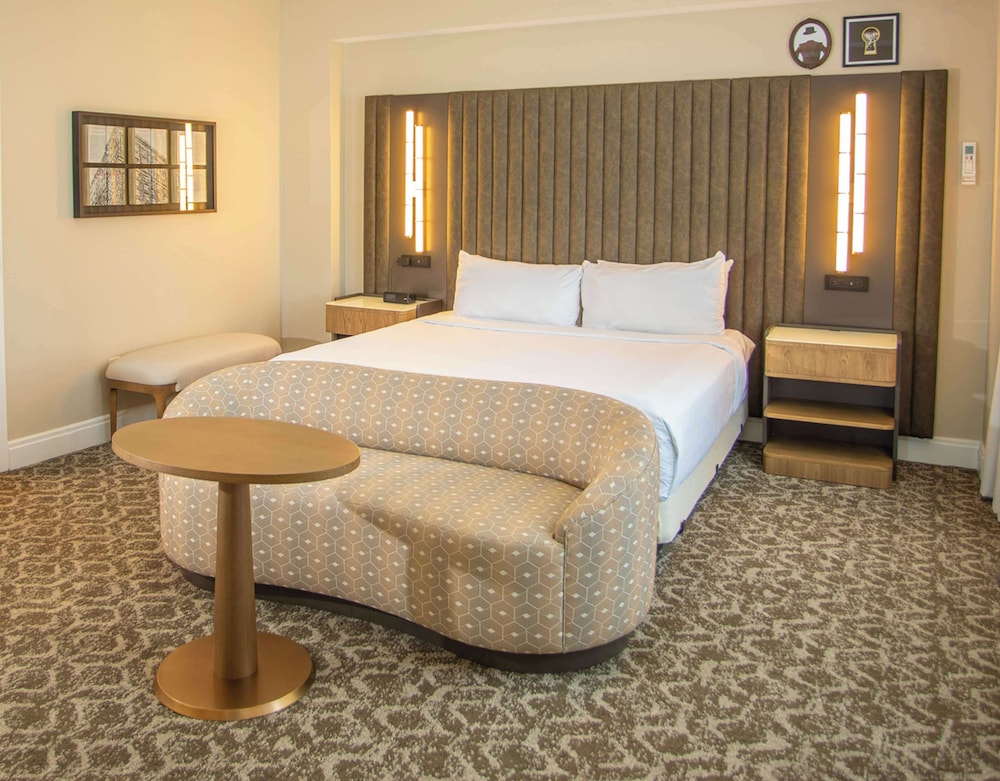 Hotel Flor Tampa Downtown, Tapestry Collection by Hilton — Hotel rooms in Tampa, Florida