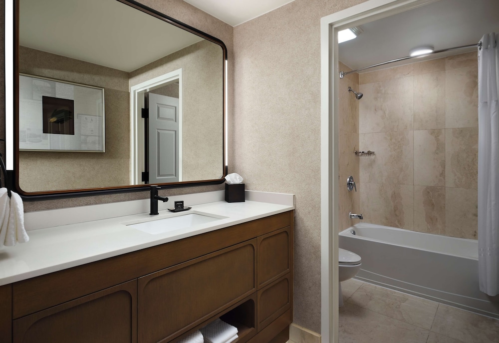 Hotel Flor Tampa Downtown, Tapestry Collection by Hilton — Hotel rooms in Tampa, Florida