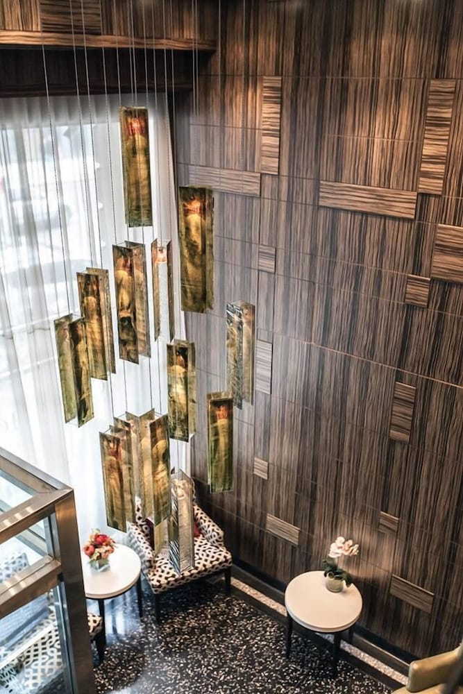 Opera House Hotel — Hotel building in New York City, New York State