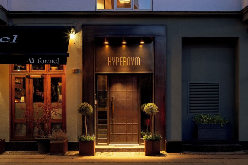 Hypernym Hotel & Suites
