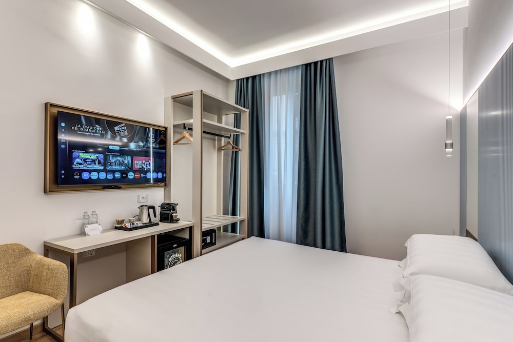 Relais Trevi 95 Boutique Hotel — Hotel rooms in Rome, Lazio
