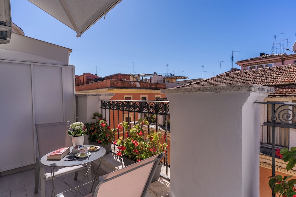 Relais Trevi 95 Boutique Hotel — Hotel building in Rome, Lazio