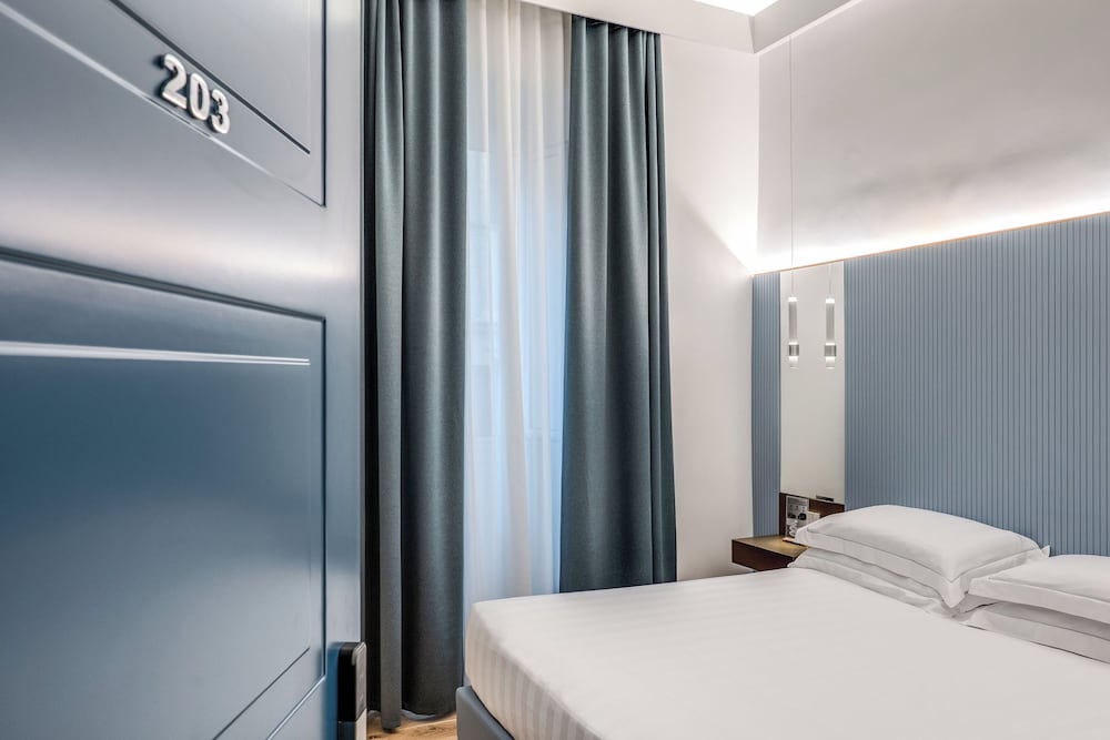 Relais Trevi 95 Boutique Hotel — Hotel rooms in Rome, Lazio