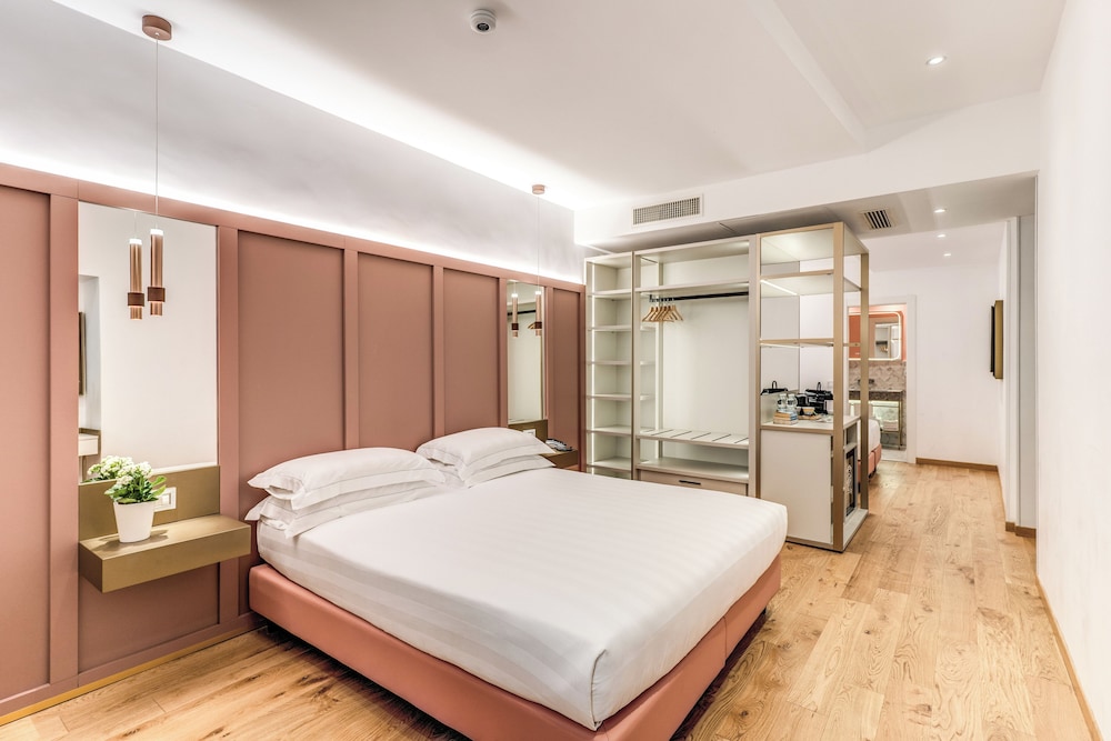 Relais Trevi 95 Boutique Hotel — Hotel rooms in Rome, Lazio
