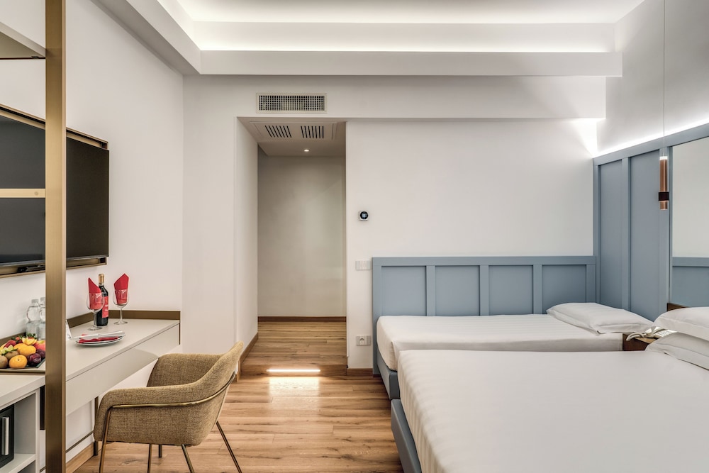 Relais Trevi 95 Boutique Hotel — Hotel rooms in Rome, Lazio
