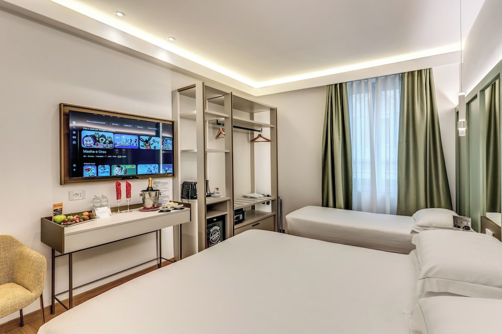 Relais Trevi 95 Boutique Hotel — Hotel rooms in Rome, Lazio