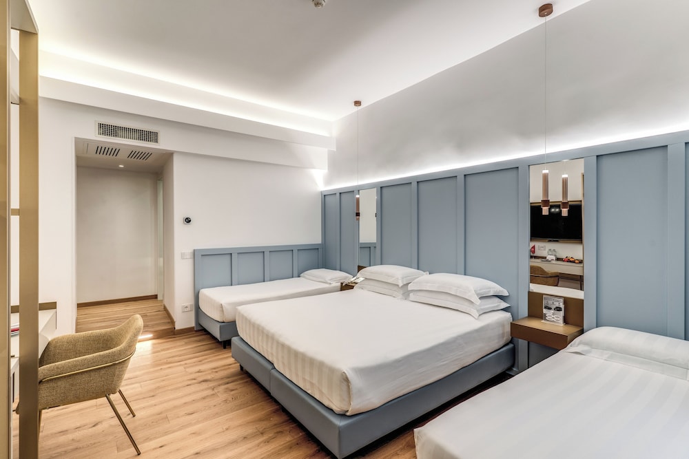 Relais Trevi 95 Boutique Hotel — Hotel rooms in Rome, Lazio