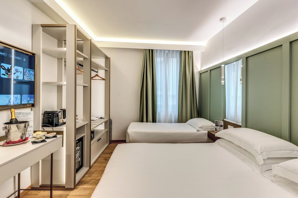 Relais Trevi 95 Boutique Hotel — Hotel rooms in Rome, Lazio