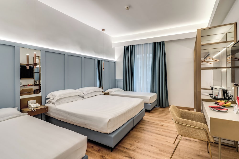 Relais Trevi 95 Boutique Hotel — Hotel rooms in Rome, Lazio