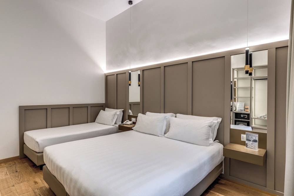 Relais Trevi 95 Boutique Hotel — Hotel rooms in Rome, Lazio