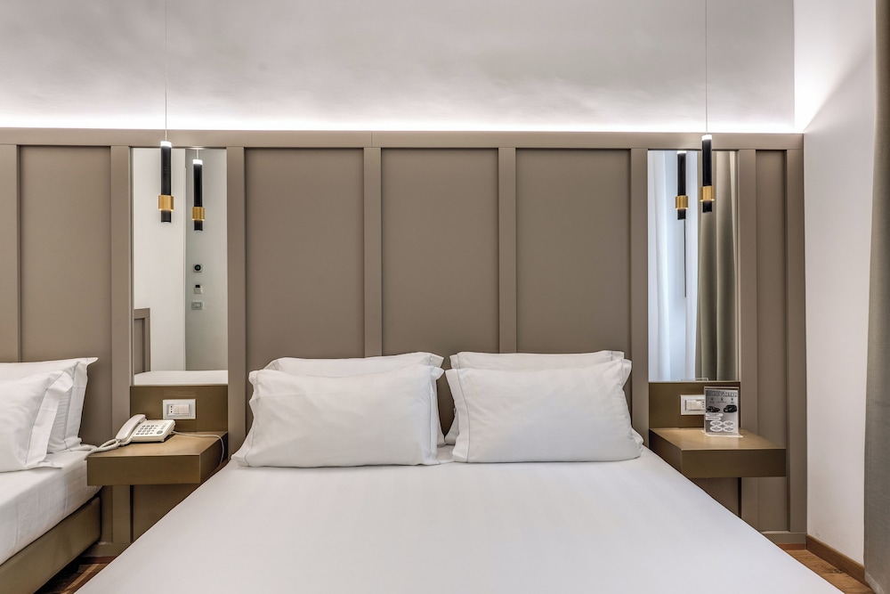 Relais Trevi 95 Boutique Hotel — Hotel rooms in Rome, Lazio