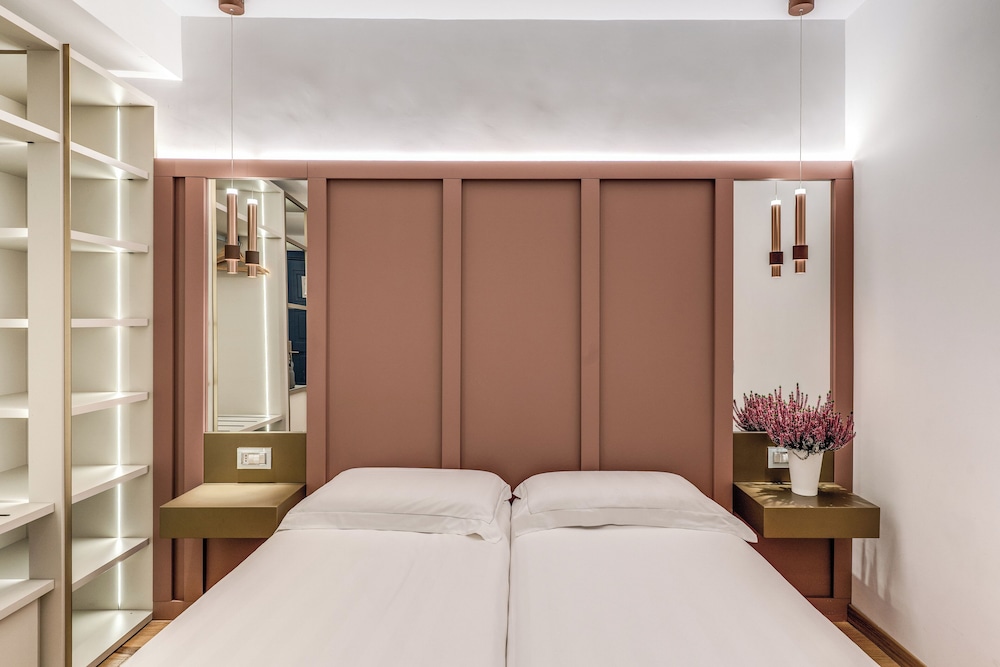 Relais Trevi 95 Boutique Hotel — Hotel rooms in Rome, Lazio