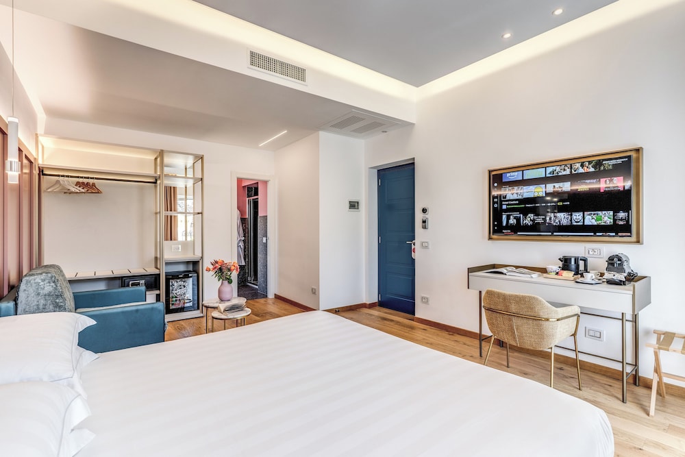 Relais Trevi 95 Boutique Hotel — Hotel rooms in Rome, Lazio