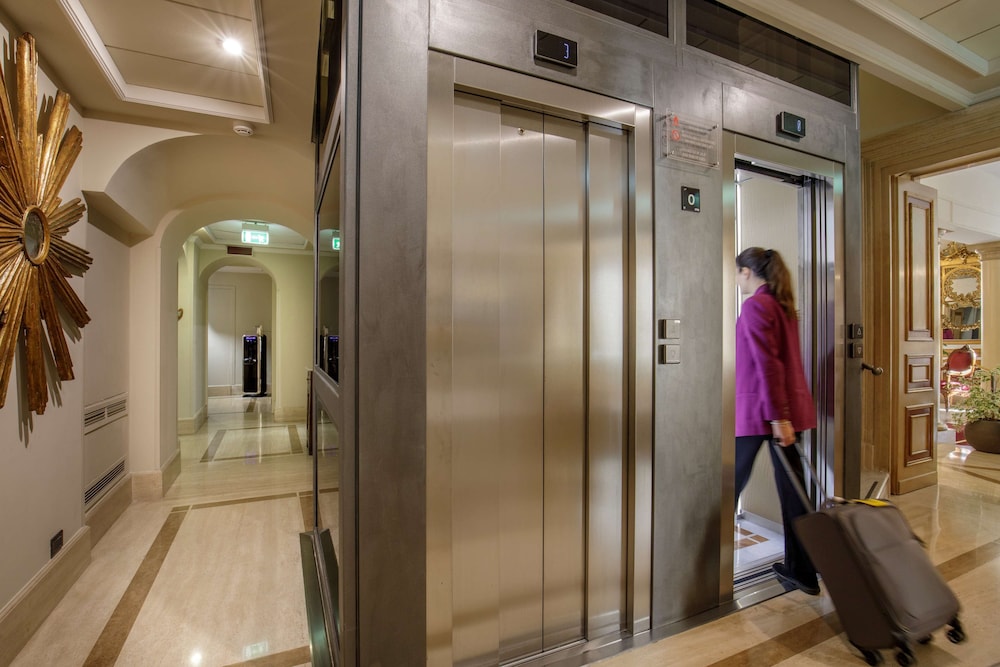 Hotel Canada, BW Premier Collection — Hotel building in Rome, Lazio