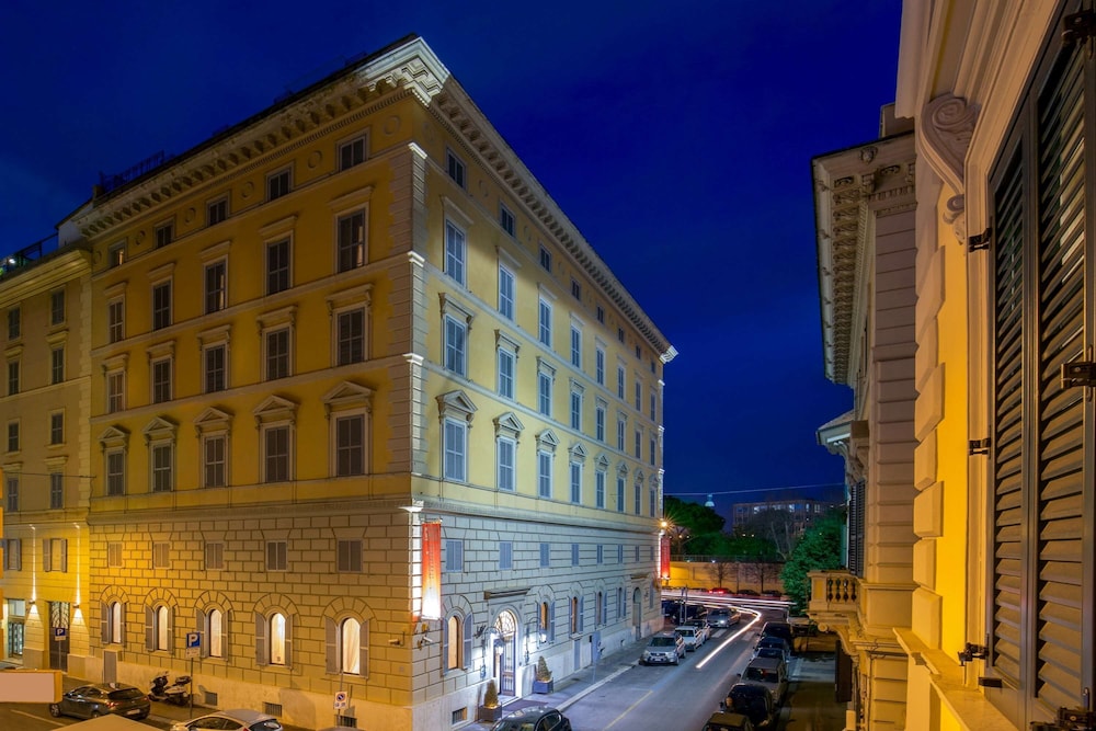 Hotel Canada, BW Premier Collection — Hotel building in Rome, Lazio