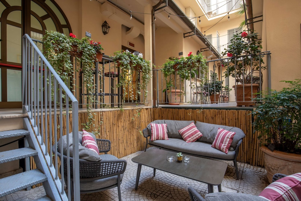 Hotel Canada, BW Premier Collection — Hotel building in Rome, Lazio