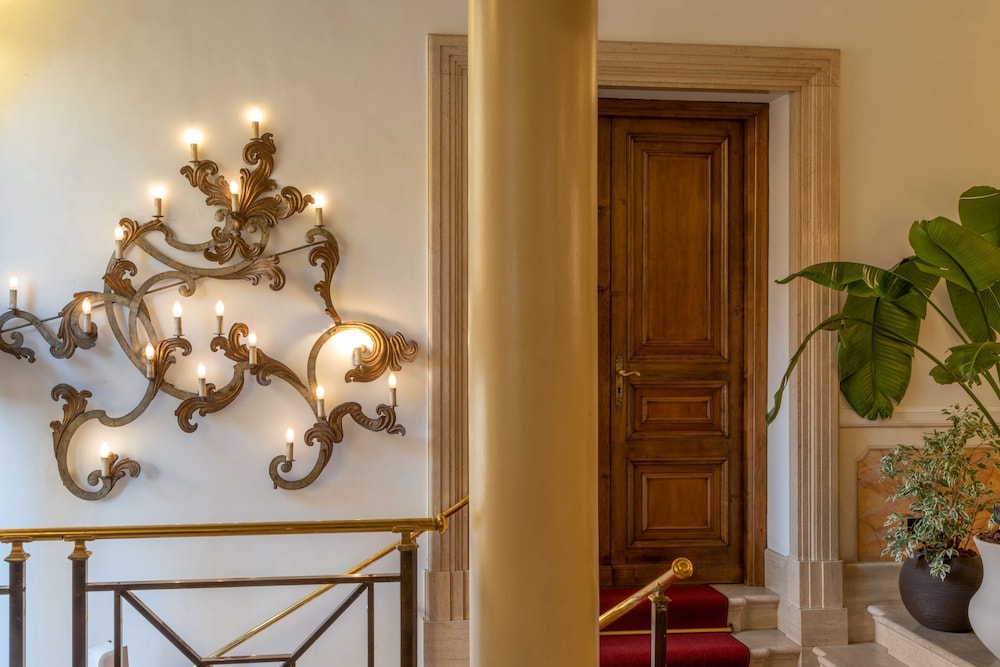 Hotel Canada, BW Premier Collection — Hotel building in Rome, Lazio