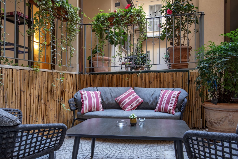 Hotel Canada, BW Premier Collection — Hotel building in Rome, Lazio
