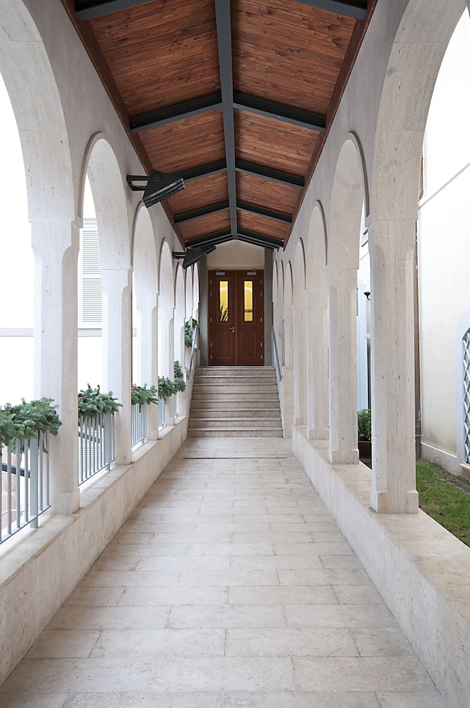 Domus Australia — Hotel building in Rome, Lazio
