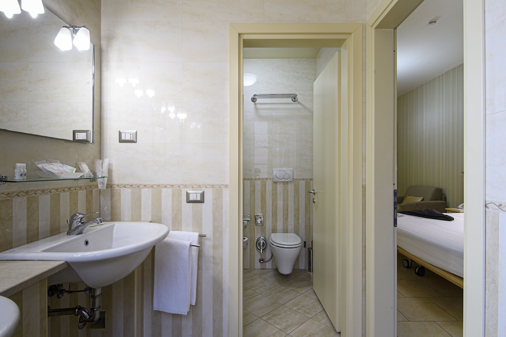 Domus Australia — Hotel rooms in Rome, Lazio