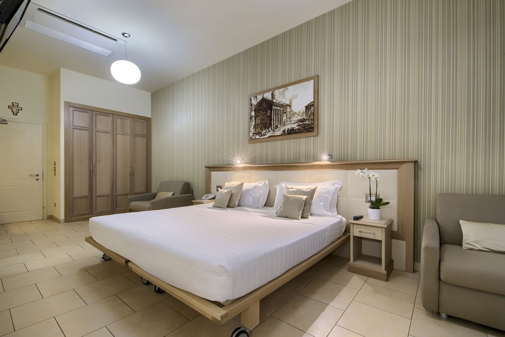 Domus Australia — Hotel rooms in Rome, Lazio