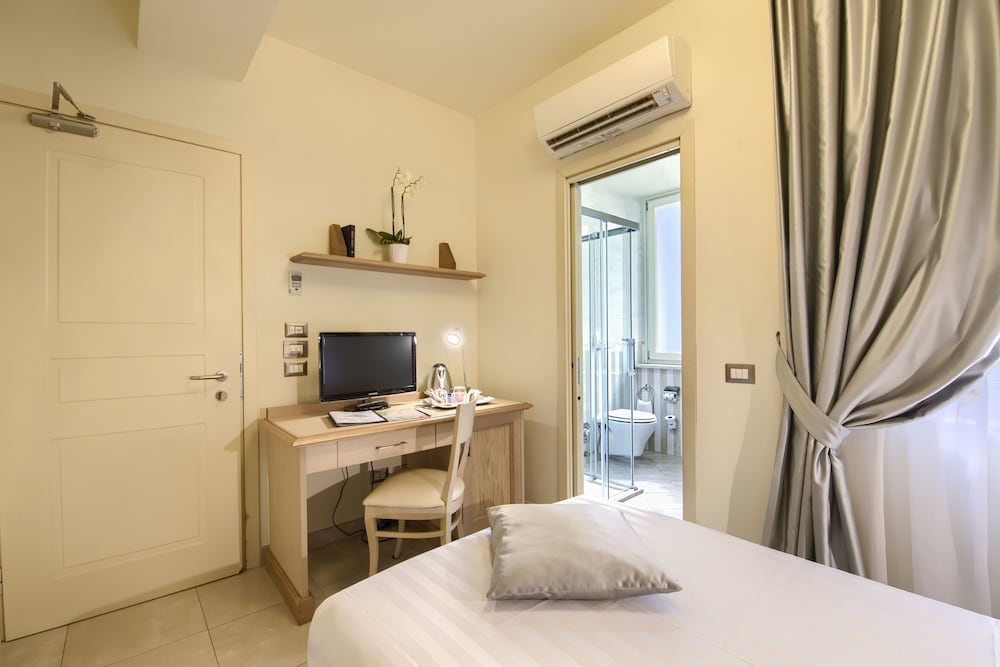 Domus Australia — Hotel rooms in Rome, Lazio