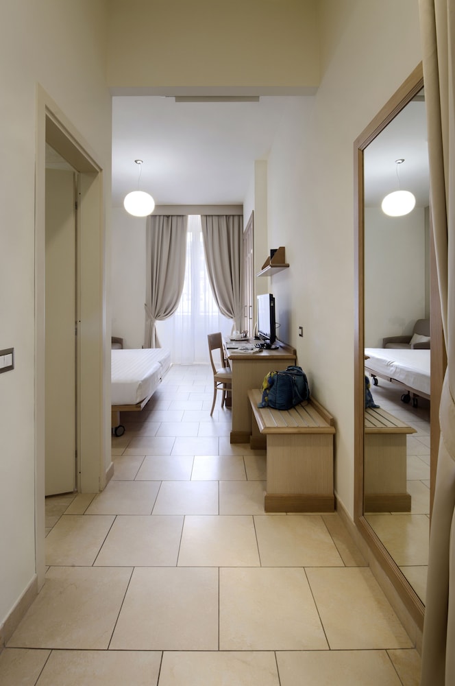 Domus Australia — Hotel rooms in Rome, Lazio
