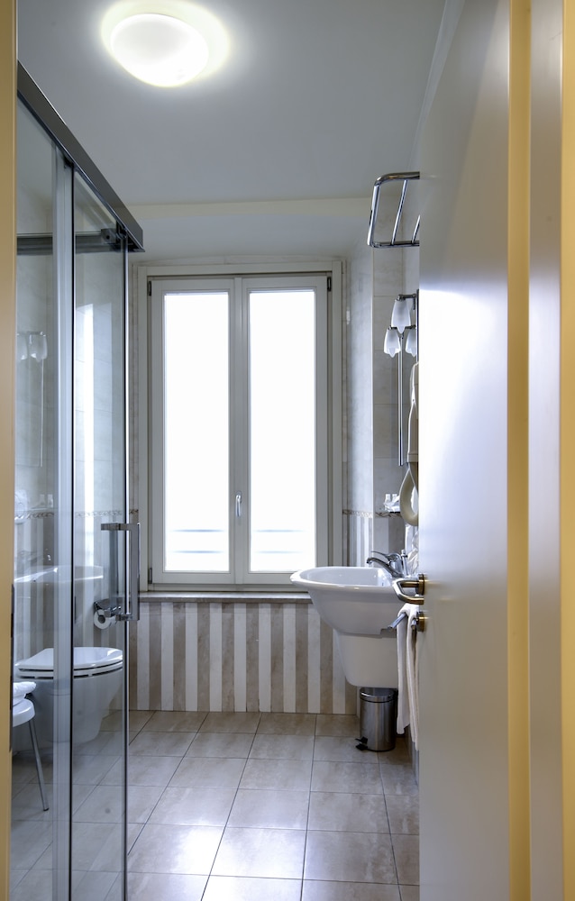 Domus Australia — Hotel rooms in Rome, Lazio