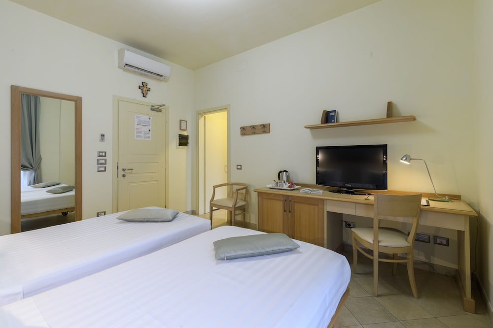 Domus Australia — Hotel rooms in Rome, Lazio