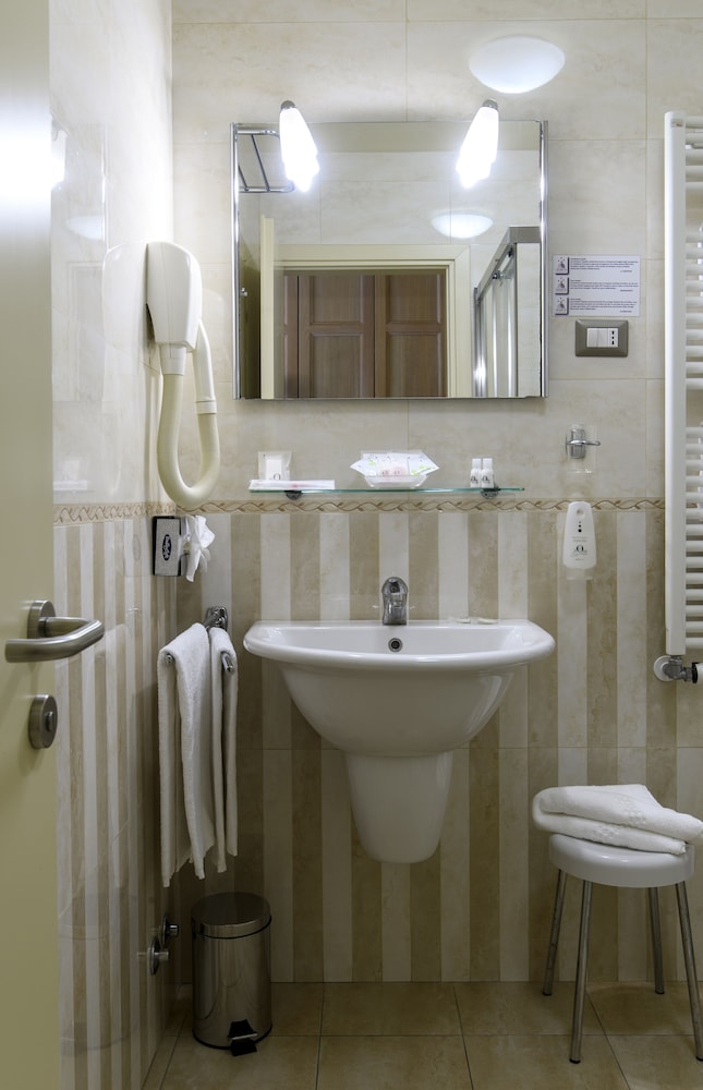 Domus Australia — Hotel rooms in Rome, Lazio