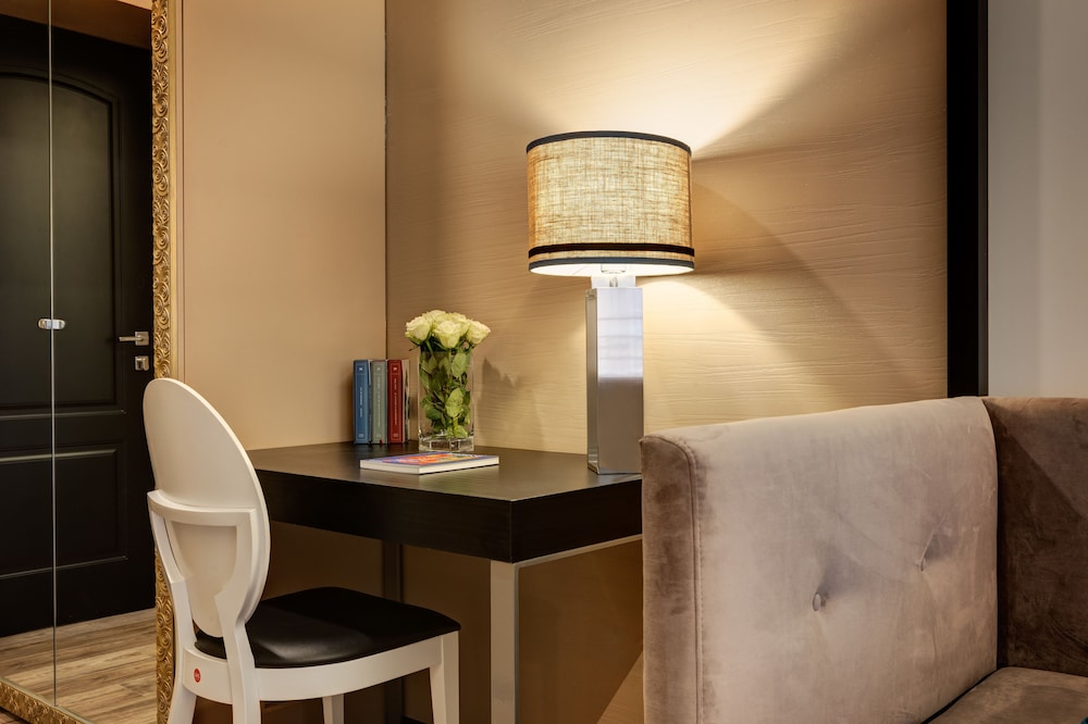 Dharma Luxury Hotel & Spa. — Hotel rooms in Rome, Lazio