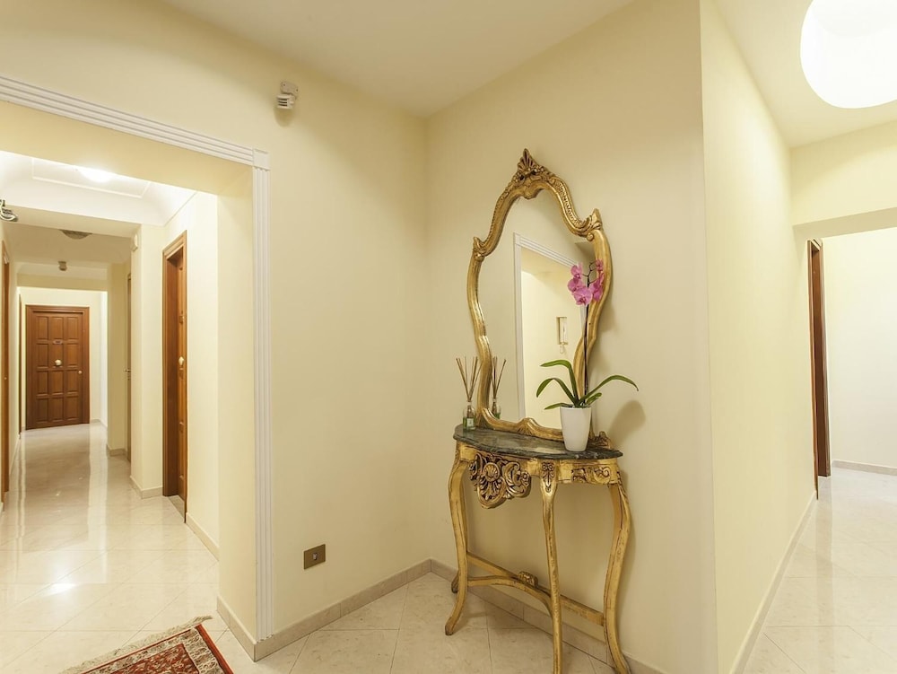 Hotel Regina Giovanna — Hotel building in Rome, Lazio