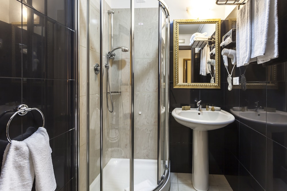Hotel Regina Giovanna — Hotel rooms in Rome, Lazio