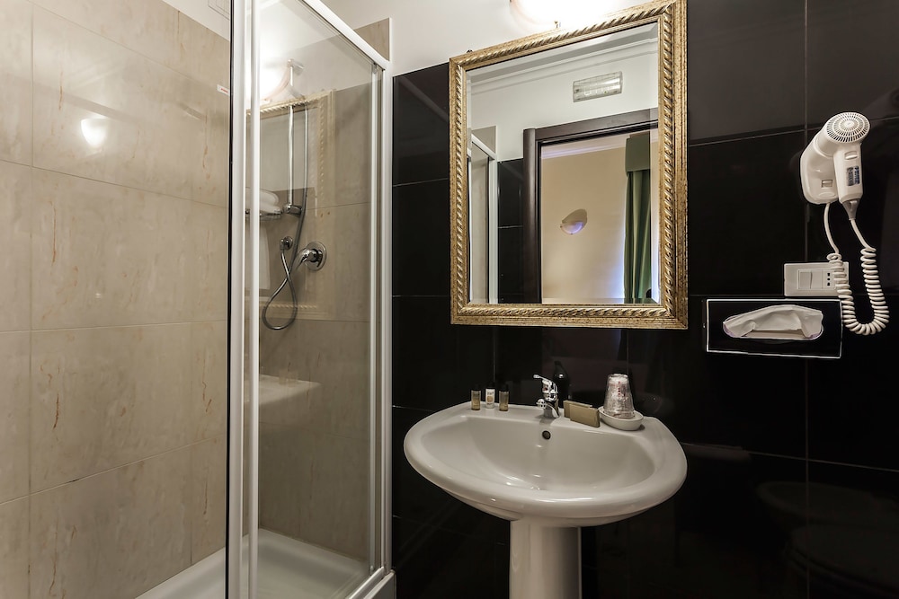 Hotel Regina Giovanna — Hotel rooms in Rome, Lazio