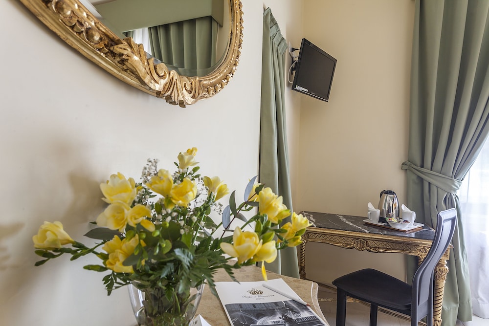 Hotel Regina Giovanna — Hotel rooms in Rome, Lazio