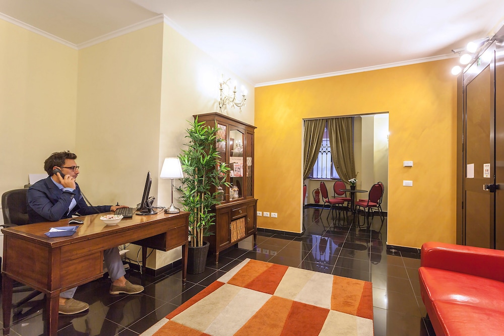 Hotel Regina Giovanna — Hotel rooms in Rome, Lazio