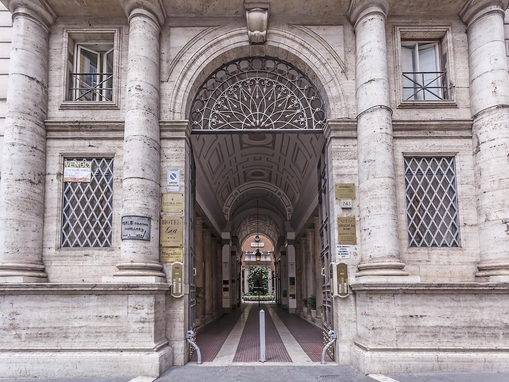 Hotel Regina Giovanna — Hotel building in Rome, Lazio
