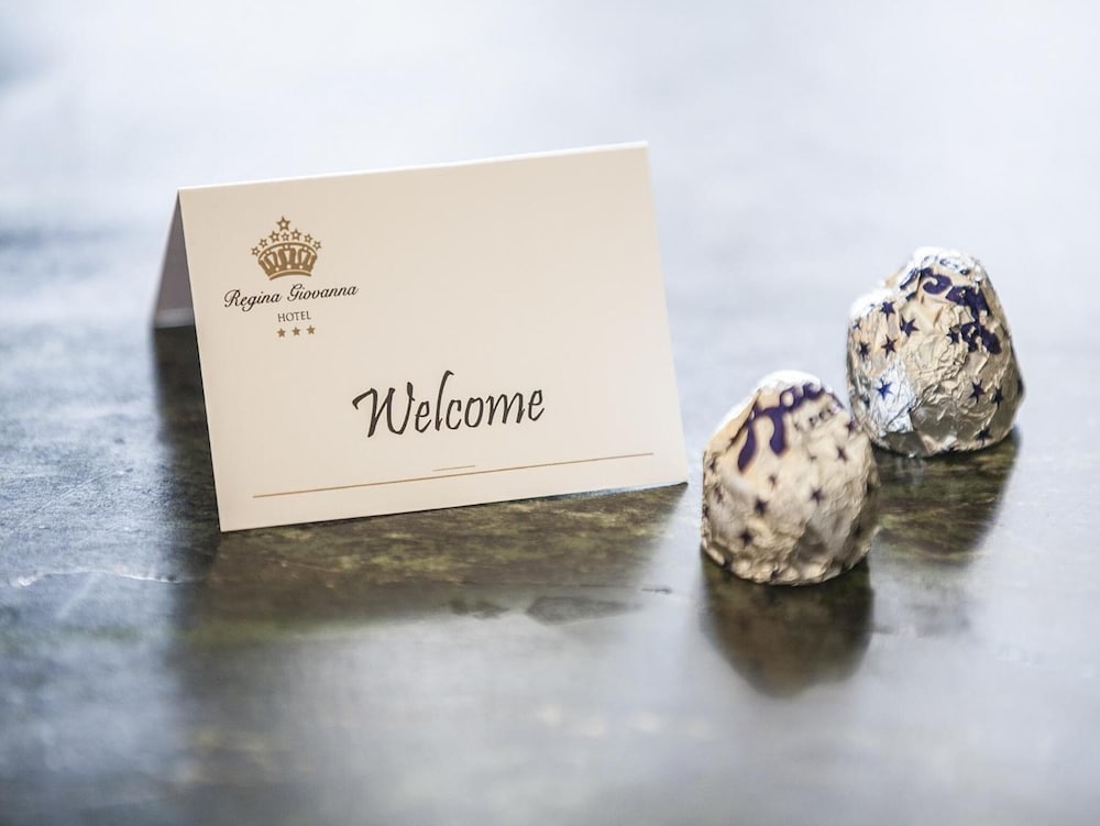 Hotel Regina Giovanna — Hotel rooms in Rome, Lazio