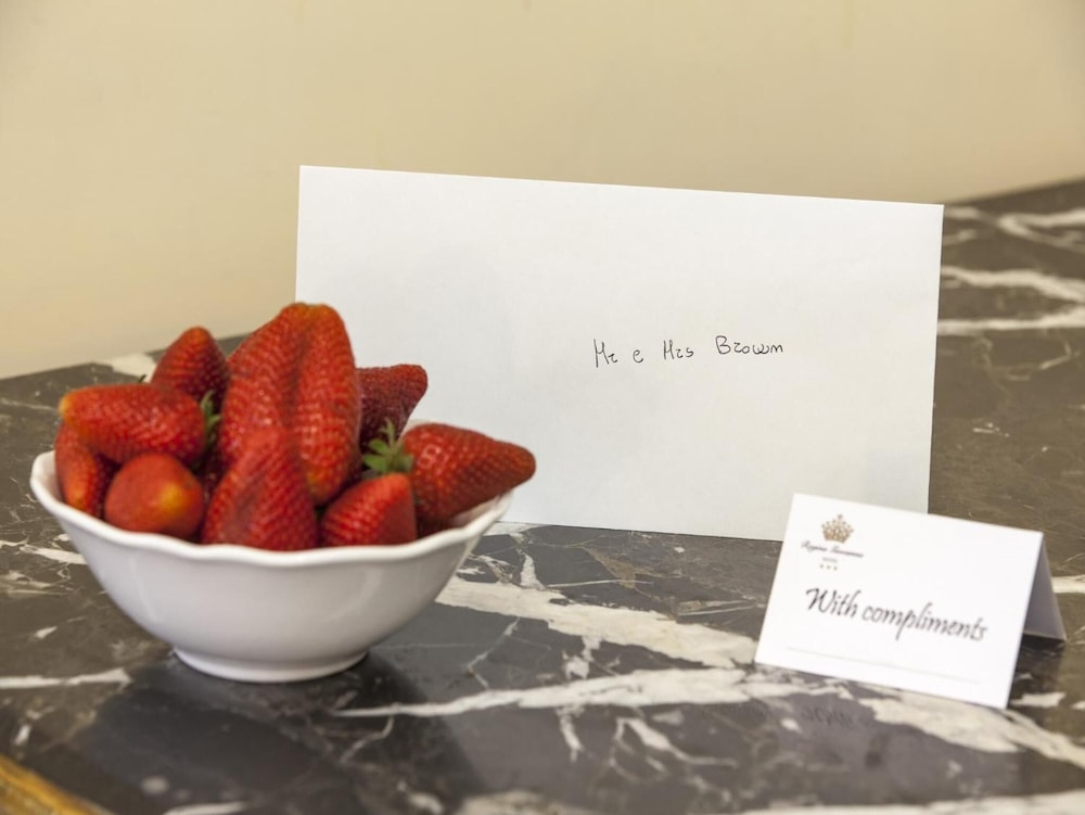 Hotel Regina Giovanna — Hotel rooms in Rome, Lazio